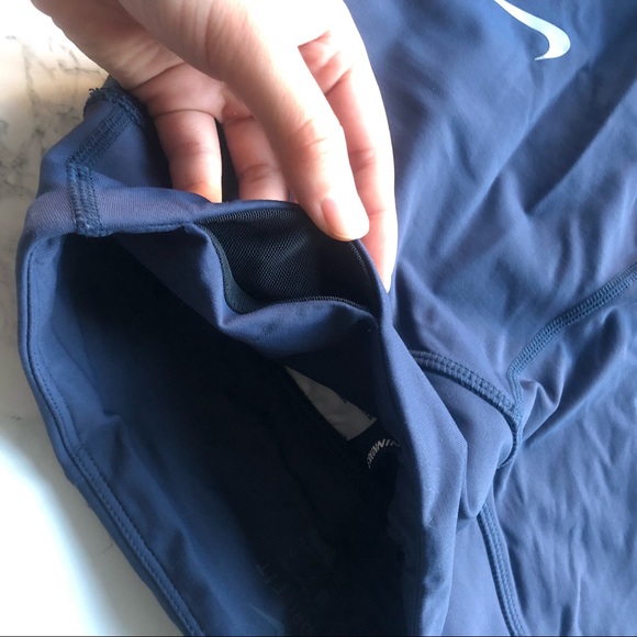 Nike Cropped Leggings - Picture 3 of 8